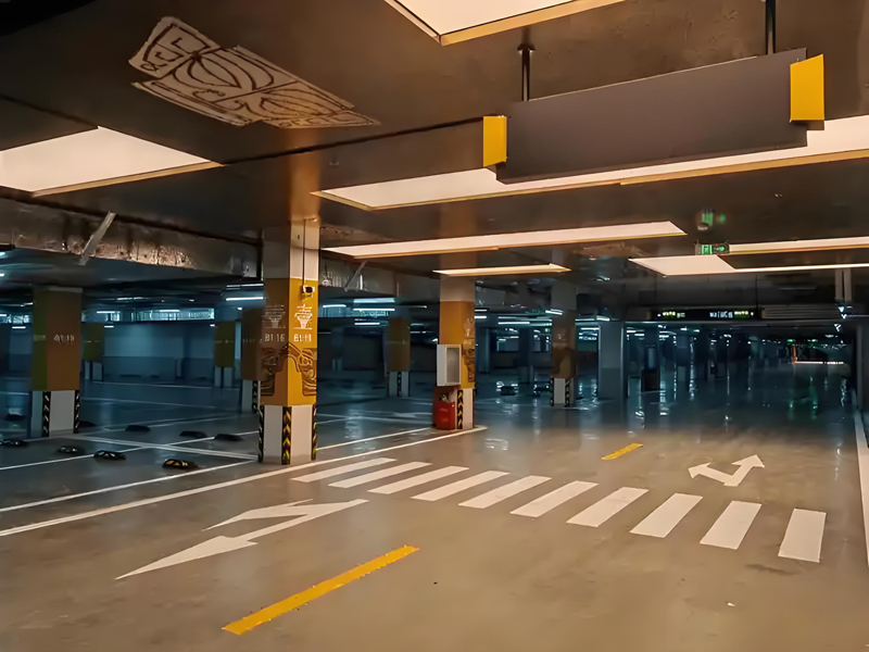 大興機(jī)場(chǎng)萬豪萬楓酒店地下三層30元停一天停車場(chǎng)